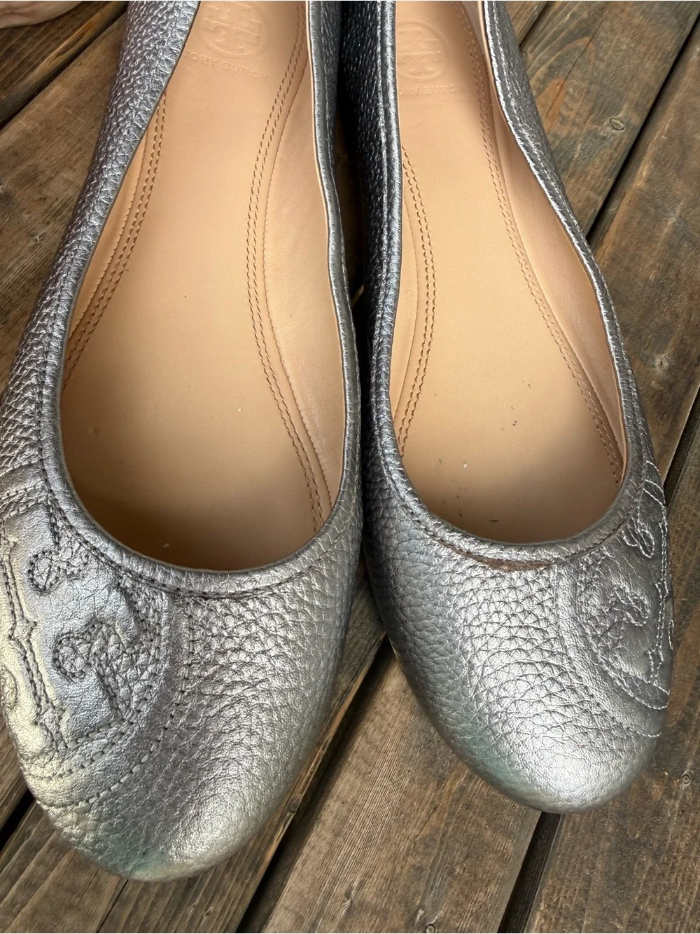 Tory Burch Ruby Silver Pebbled Leather Ballet Flats Size 10.5